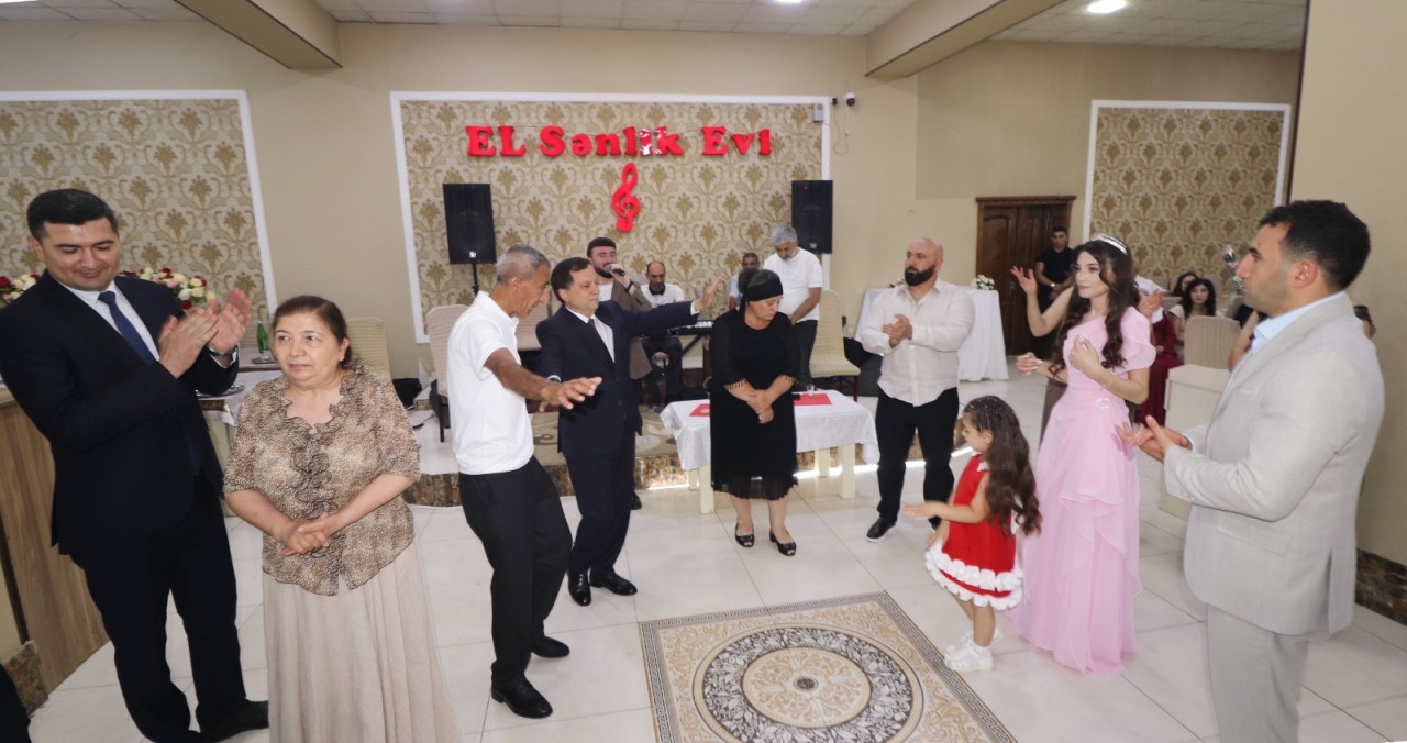 Qazaxın icra başçısı şəhid bacısının nişan mərasimində - FOTOLAR